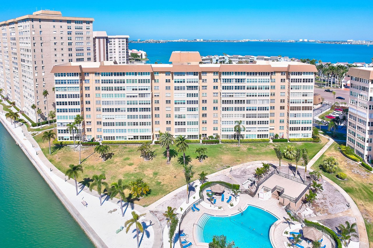 5200 Brittany Dr S, #804, St Petersburg, FL 33715