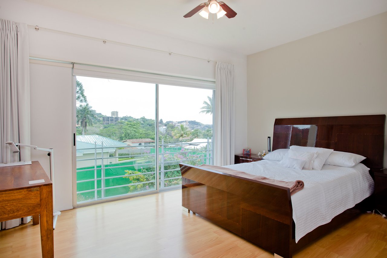 Mountain View Contemporary Apartment, Escazu, San Jose