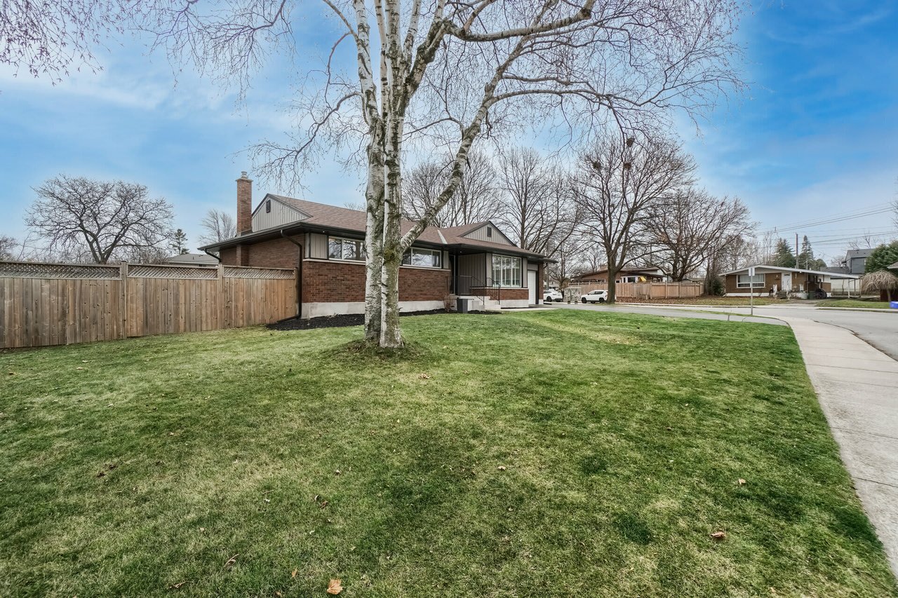 16 Briarwood Cres