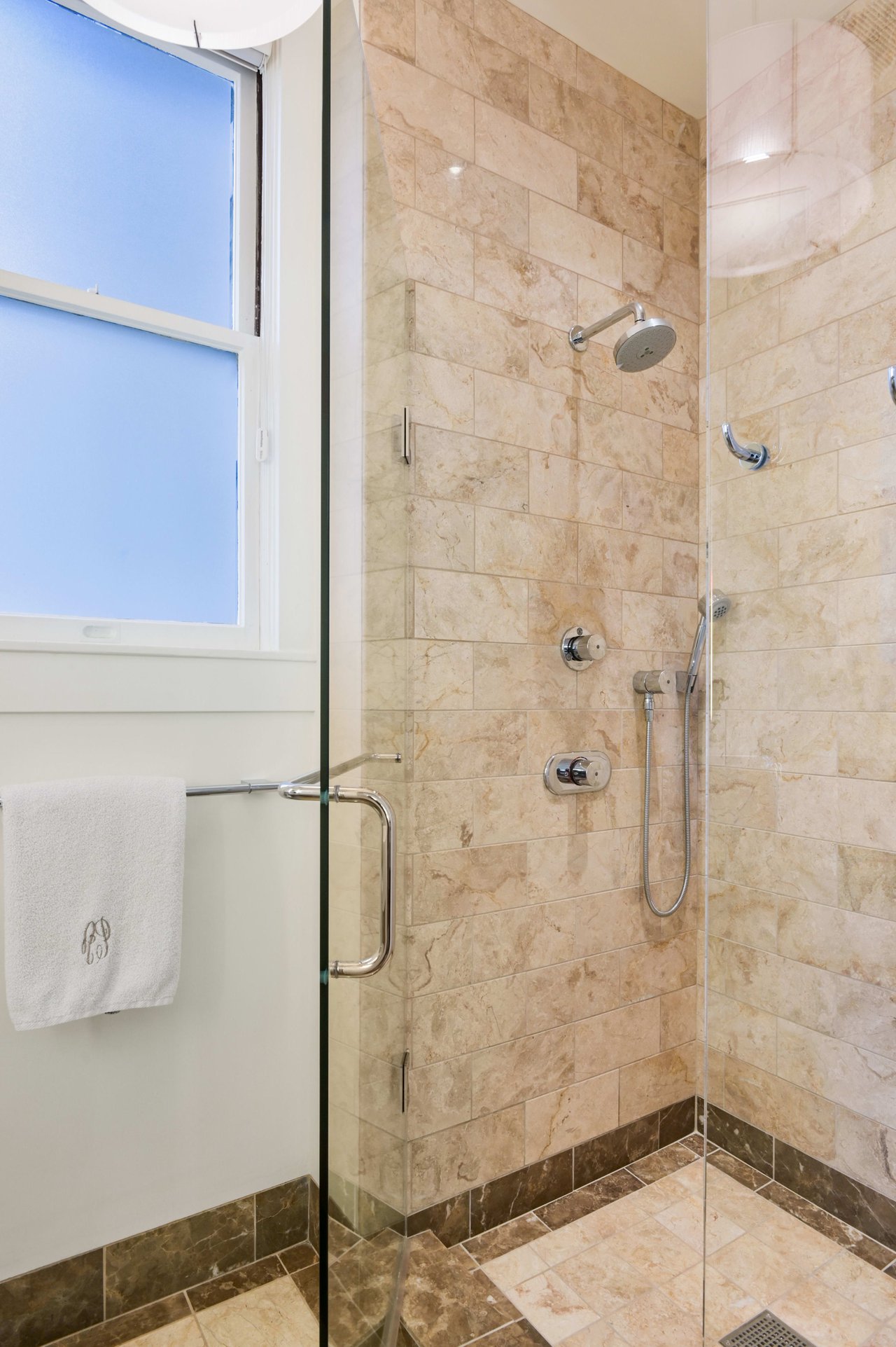 Grand Scale Pacific Heights Apartment
