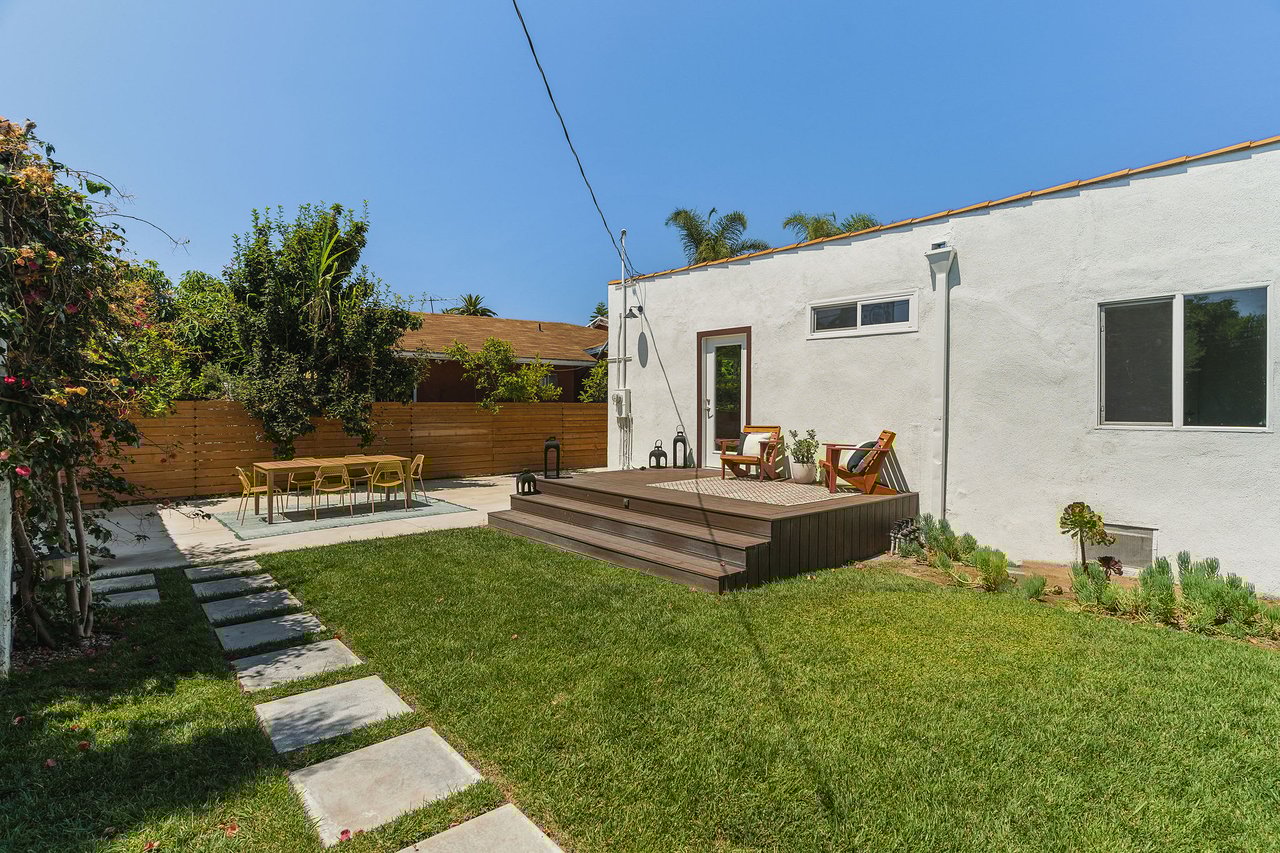 2112 S Mansfield Ave, Mid Los Angeles