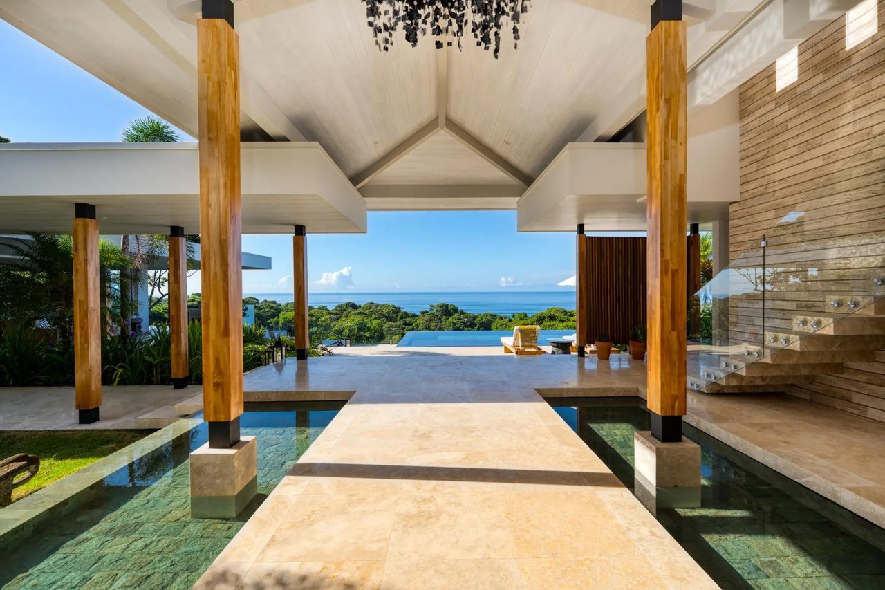 Contemporary Coastal Infinity Villa, Dominical, Puntarenas