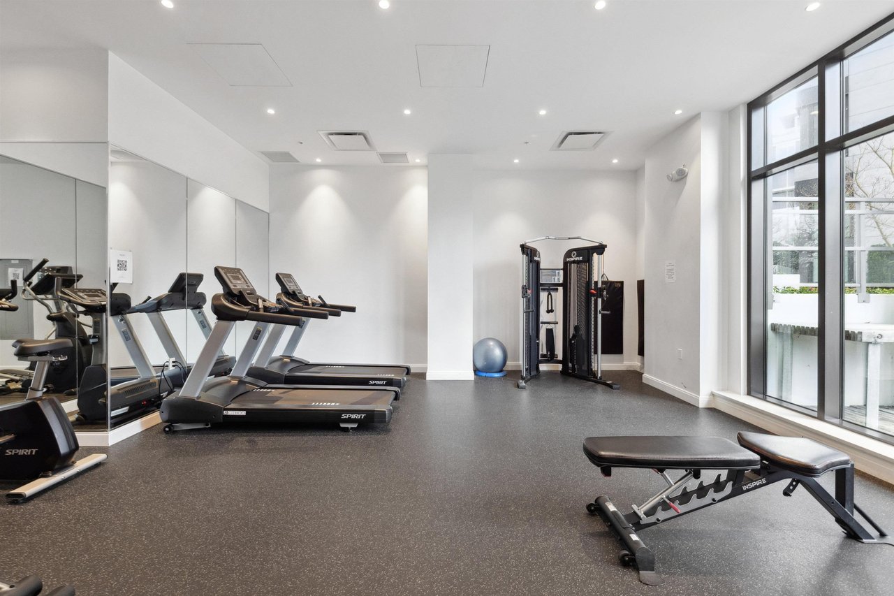 203-4932 Cambie St