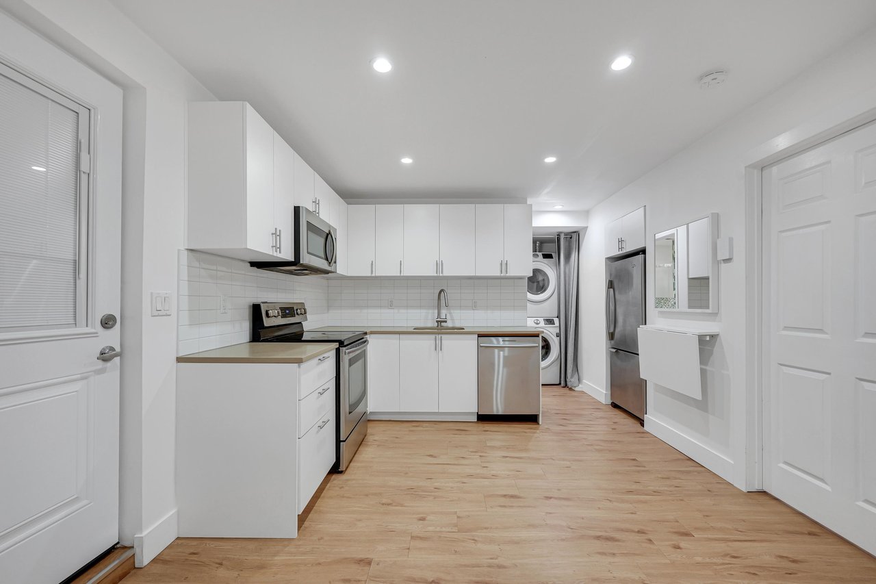2554 Jura Cres