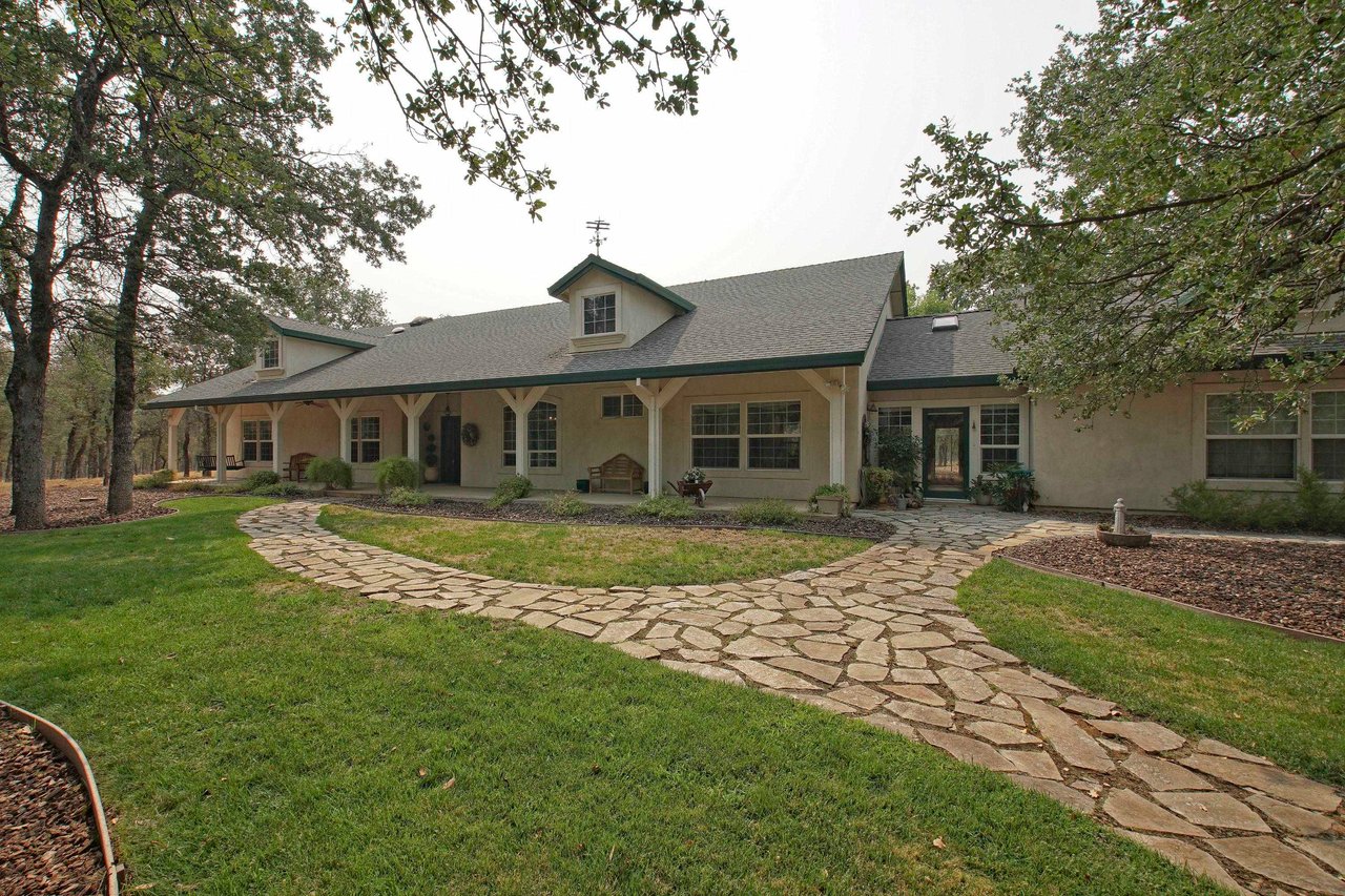 8174 Oakcrest