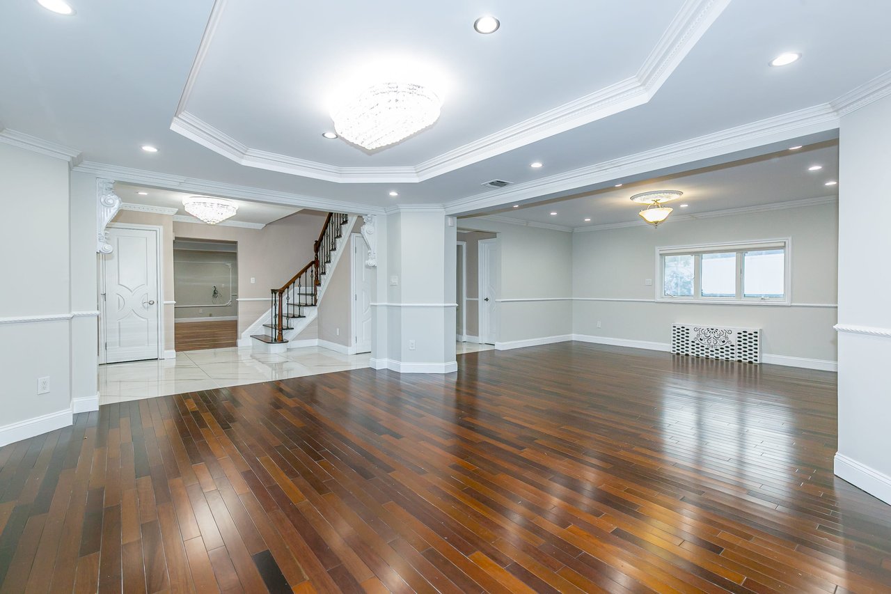 1 W Fern Drive, Jericho