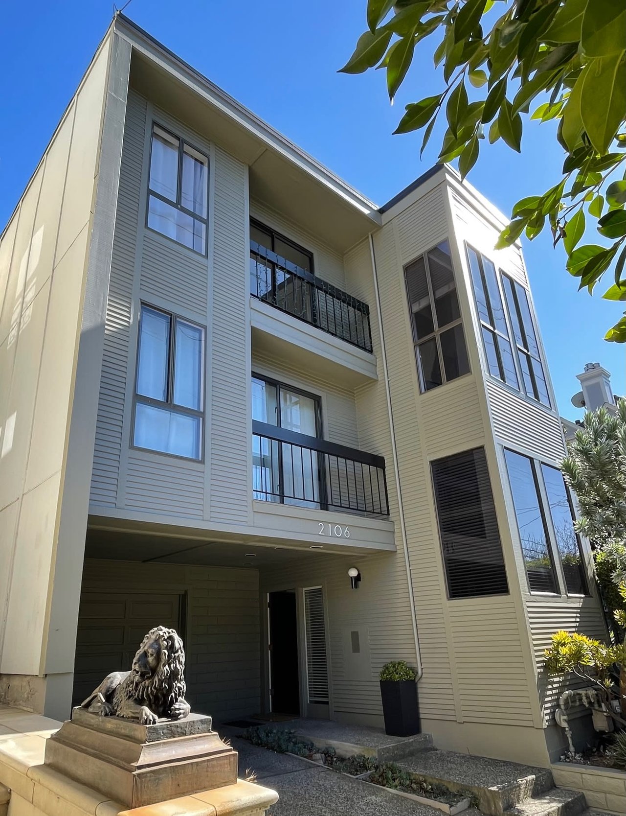 Stylish Duplex Penthouse Steps to Alta Plaza