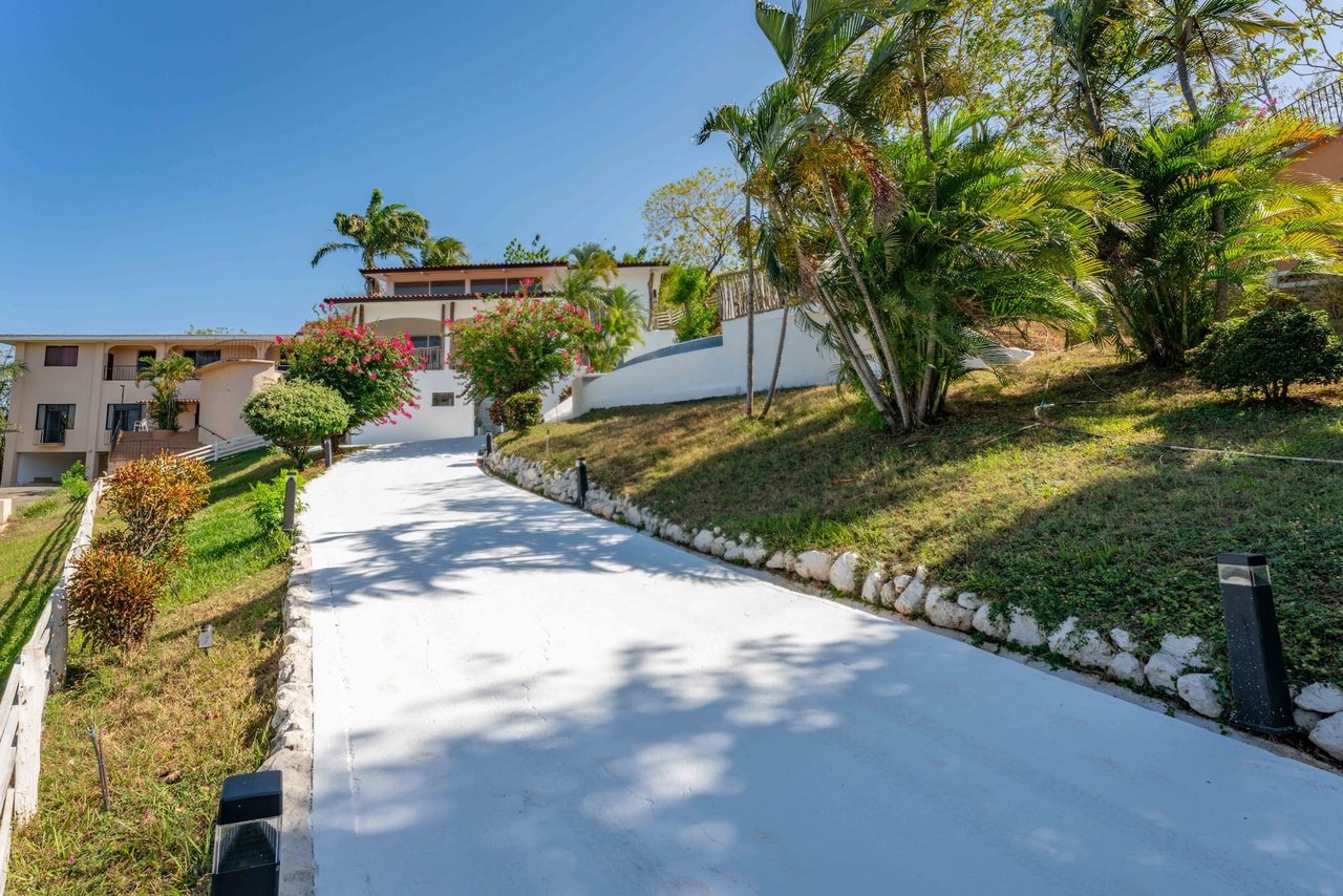 La Finca Blanca Ocean-View Home