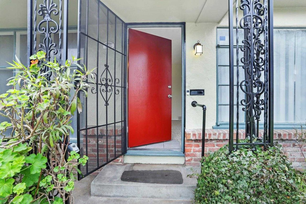 209 W Essex Street