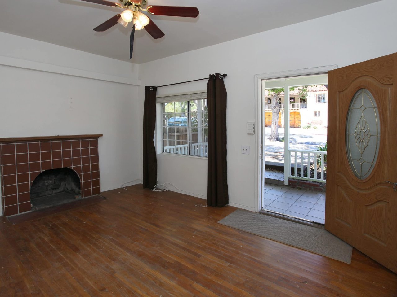 418 E Sola St