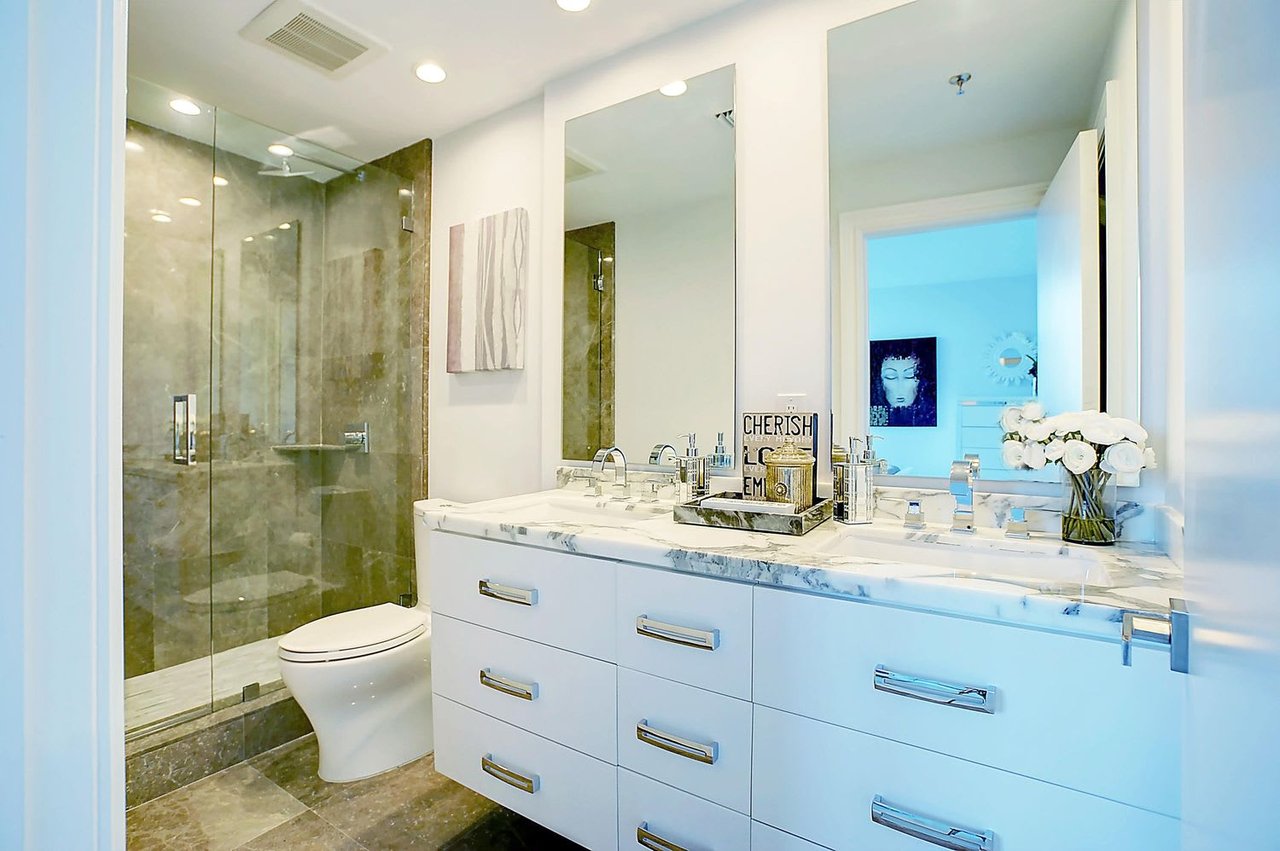 1073 Hillsboro Mile, #5N