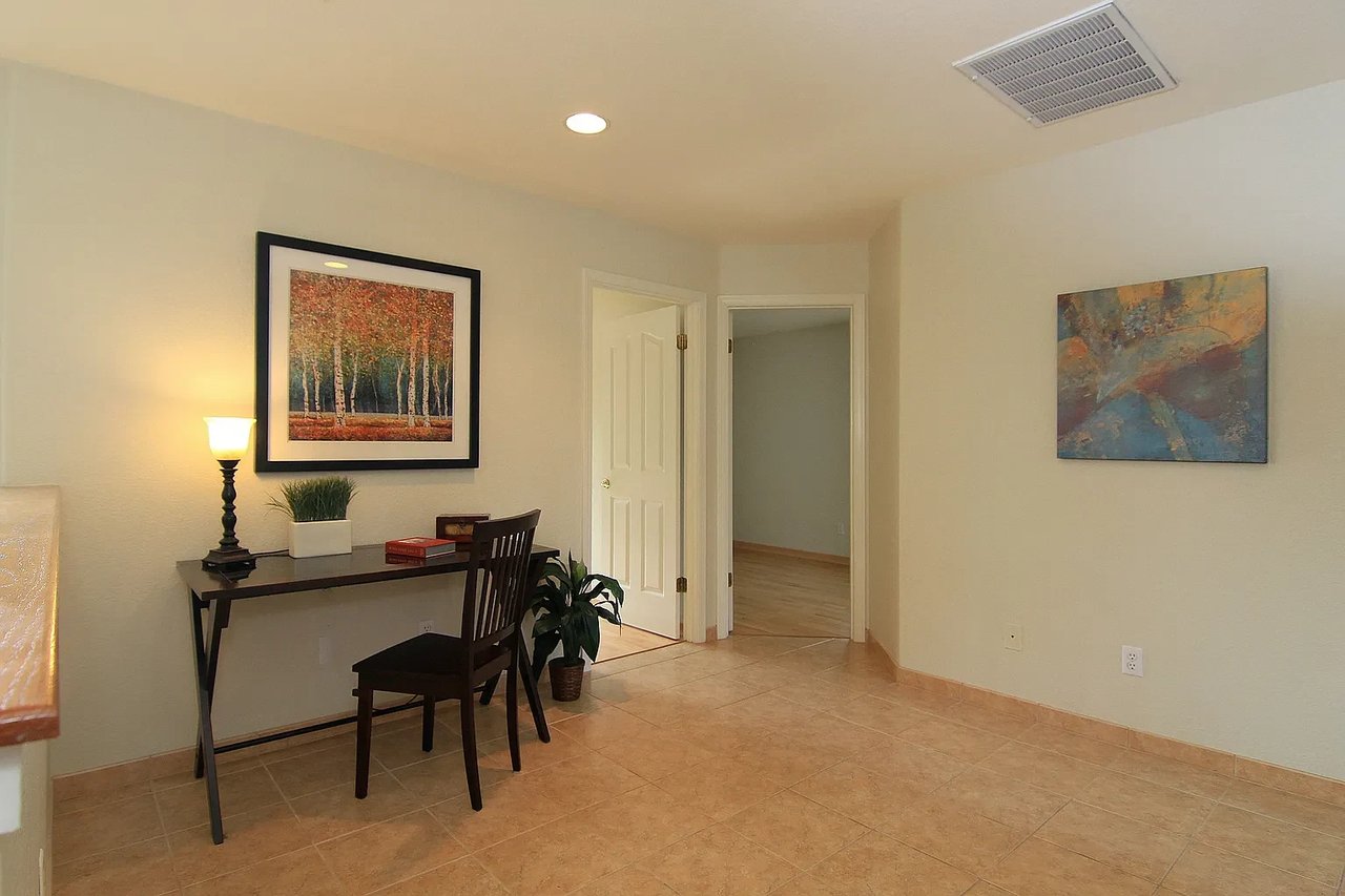 905 Coast Range Dr