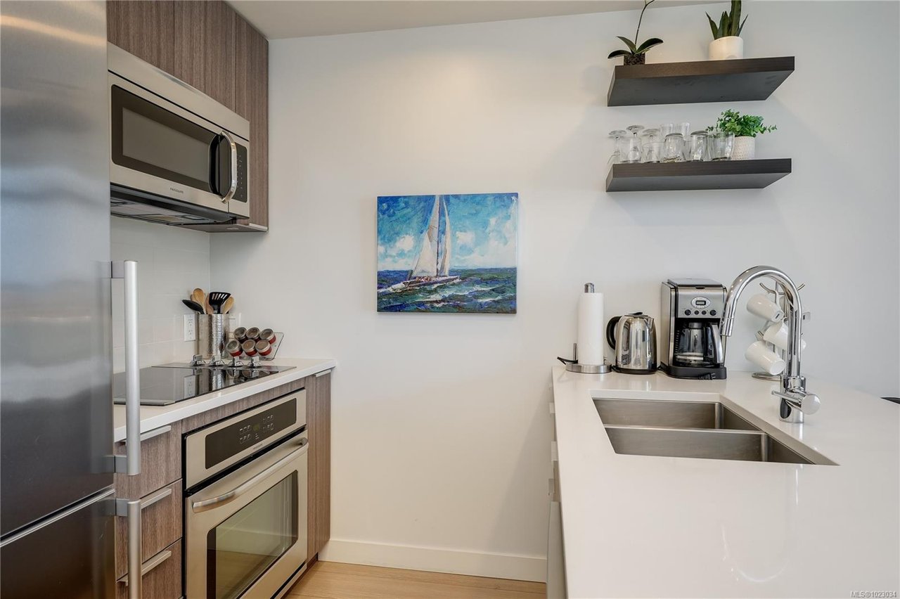 910-728 Yates St, Victoria