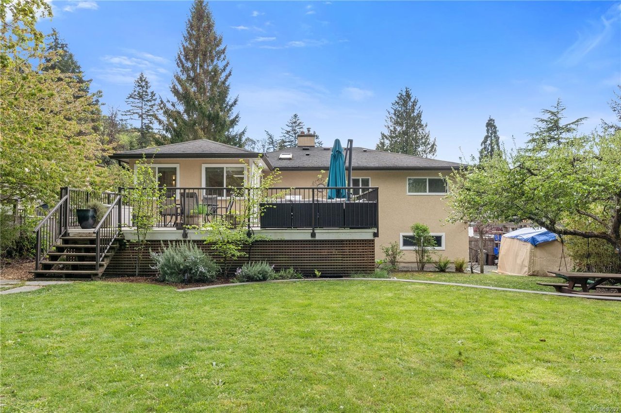 1228 Pearce Cres
