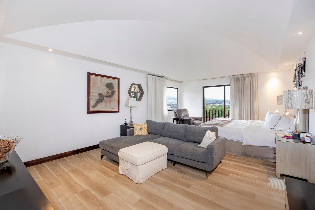 Remodeled Family Condo, Escazu, San Jose