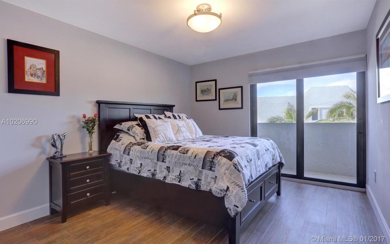 1223 Hillsboro Mile, #9