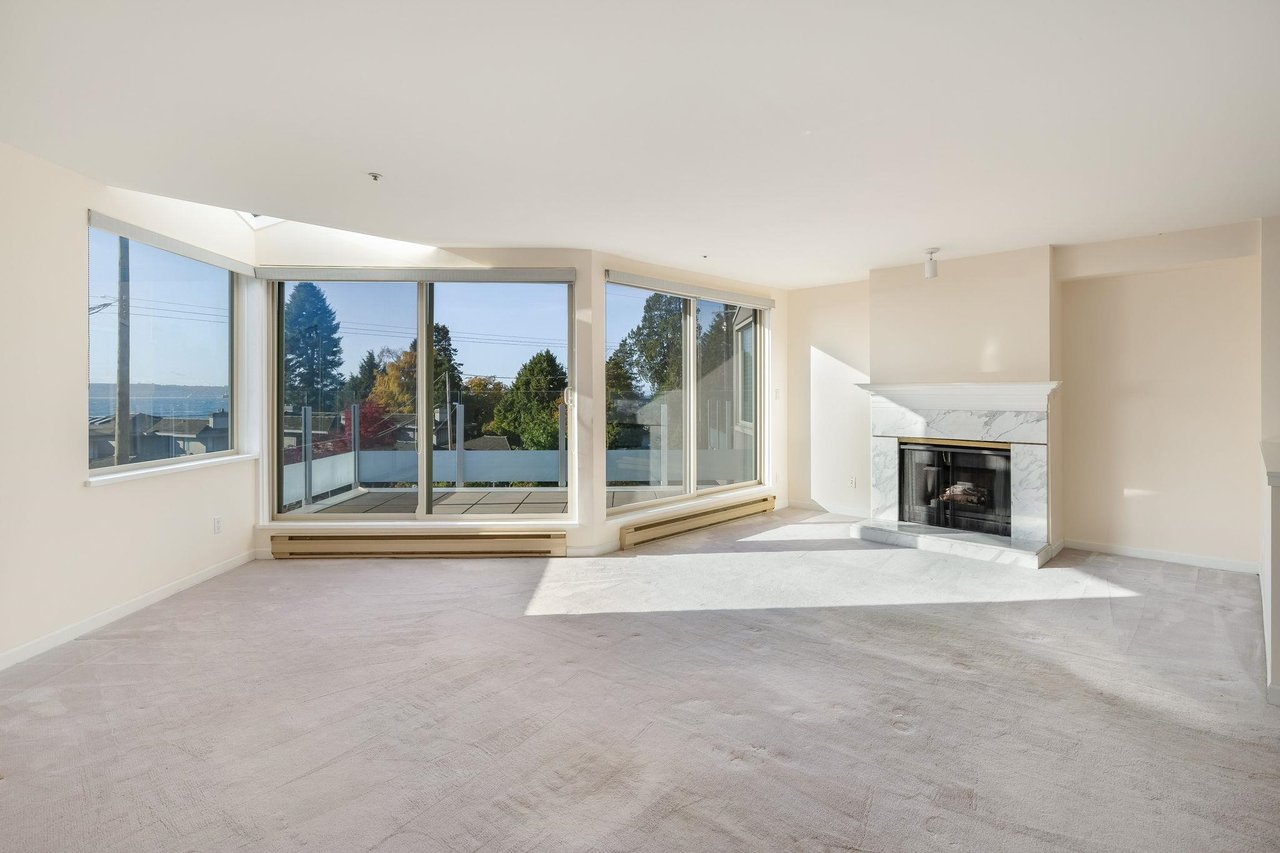 208-2433 Bellevue Ave