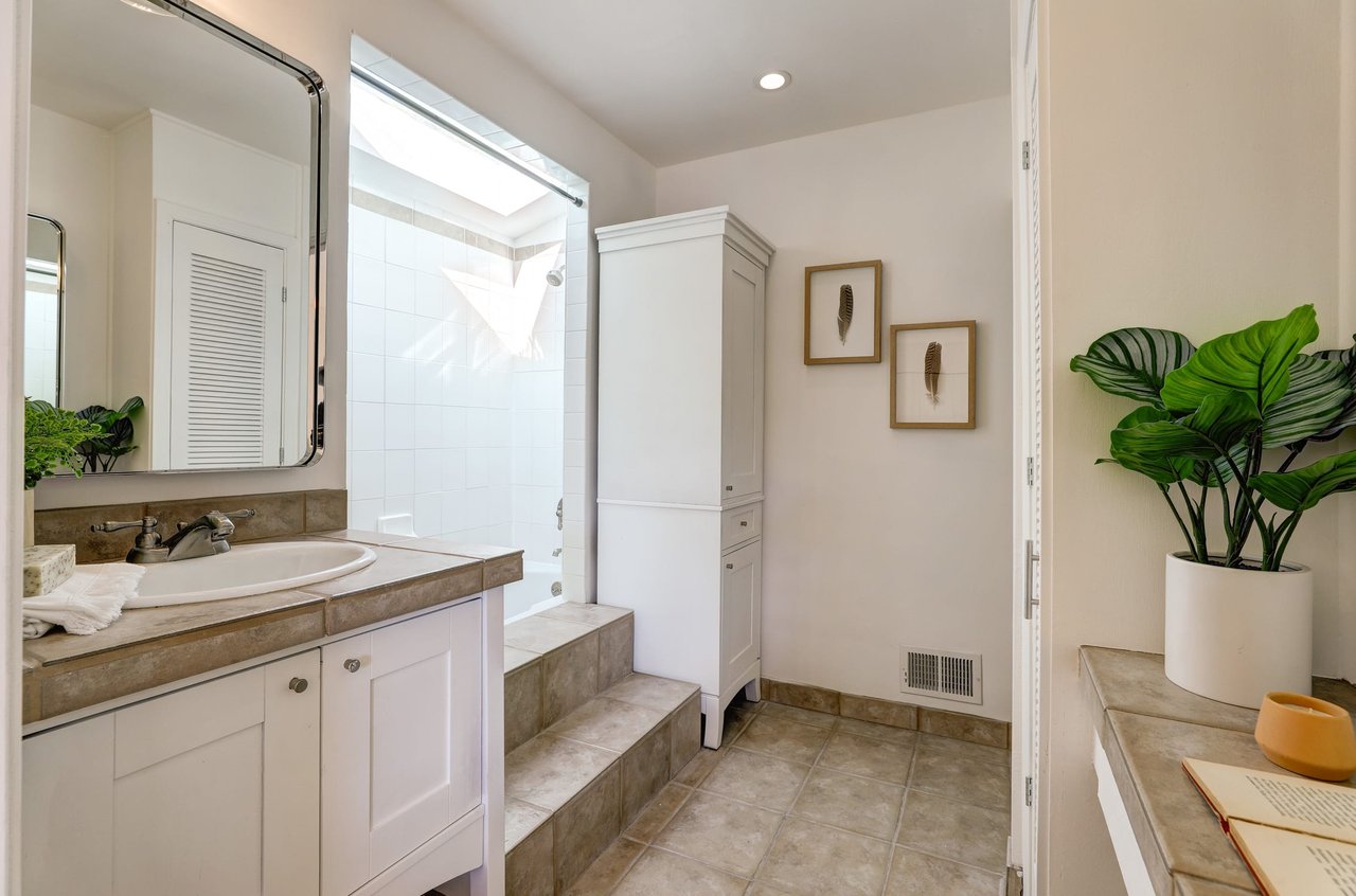 Move in Ready in One of Tiburon's Most Convenient Locations