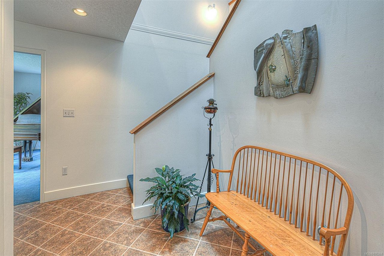 751 Helvetia Cres