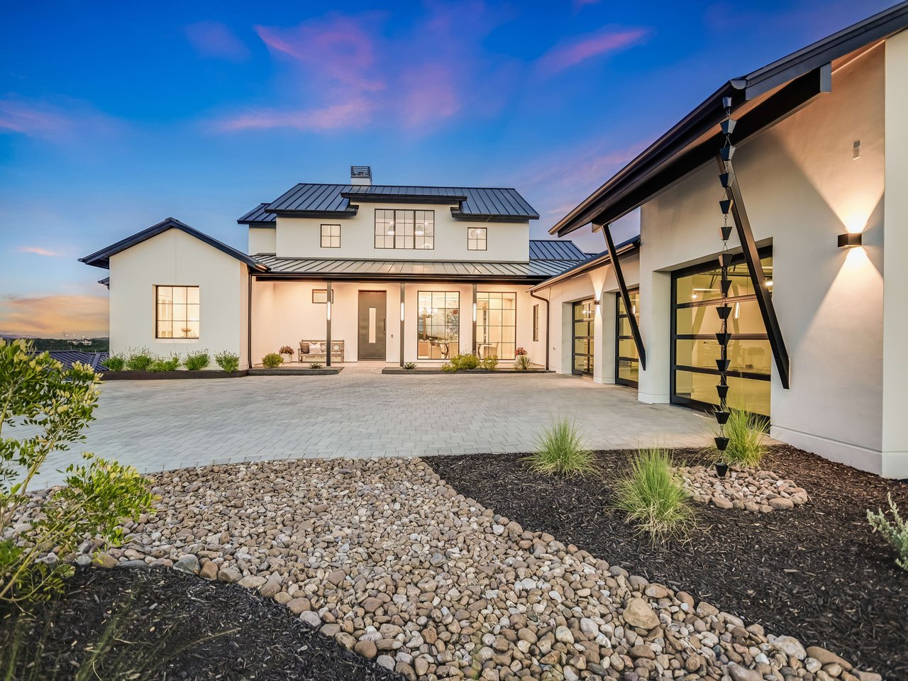 Alluring Amarra Masterpiece