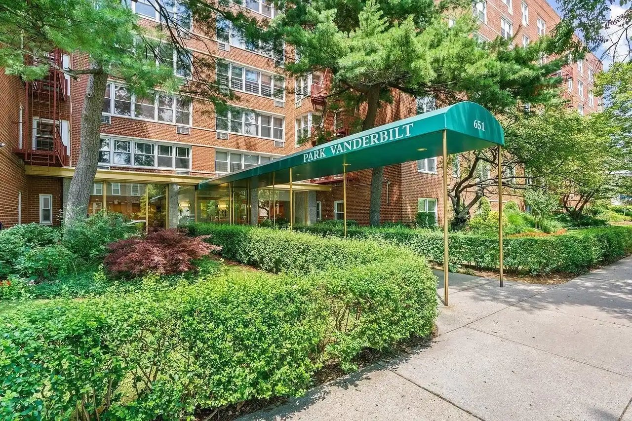 651 Vanderbilt St, #6D