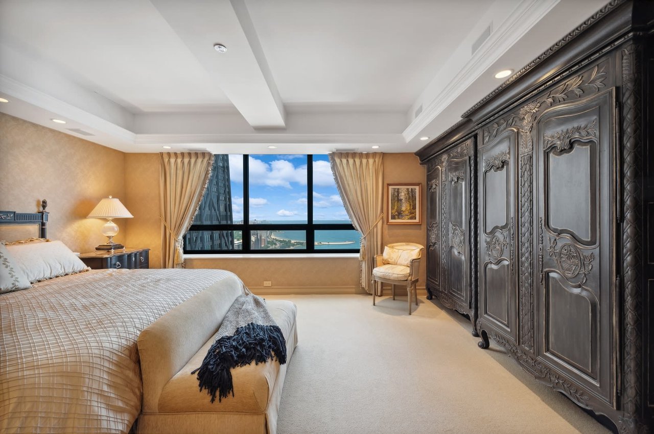 180 E PEARSON Street Unit: 4504
