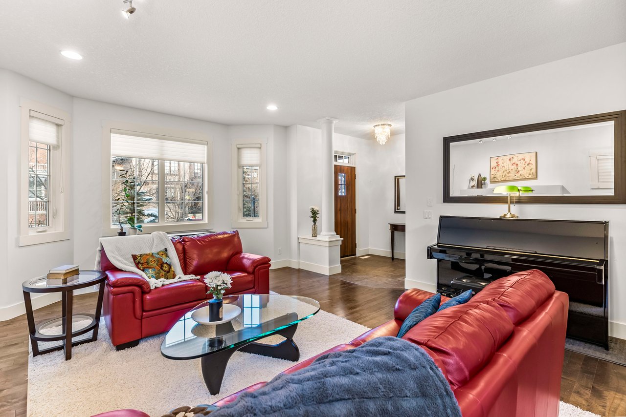 19 Tom Hoppe Mews SW