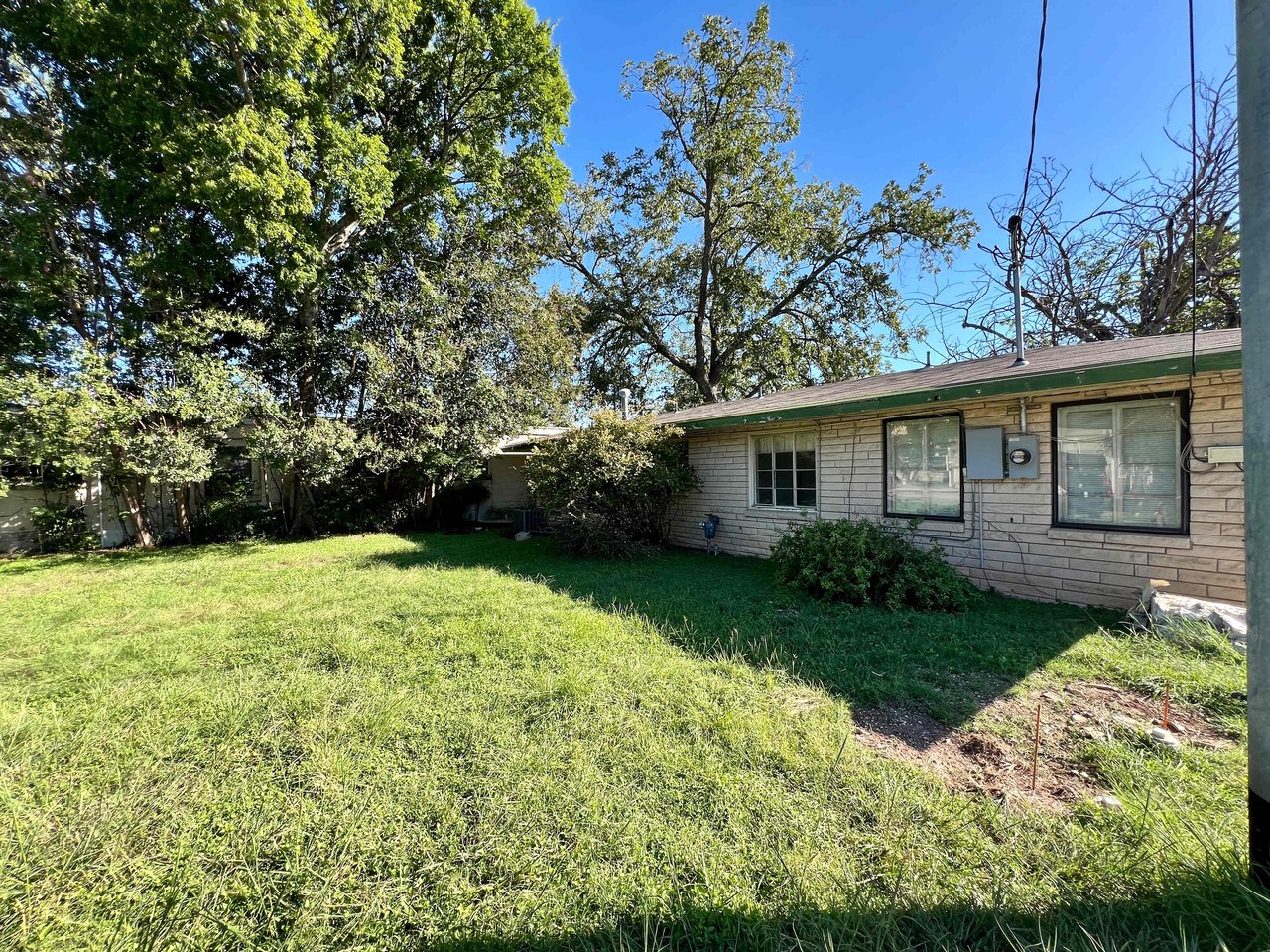 Sidney Baker & Jefferson- PRIME CORNER LOT in Kerrville 