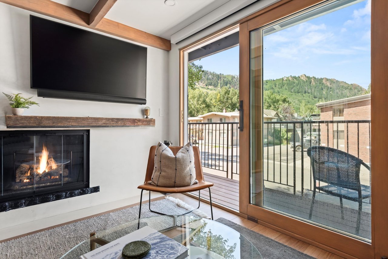 Newly Renovated Chateau Blanc 2 Bedroom Condo in Aspen 