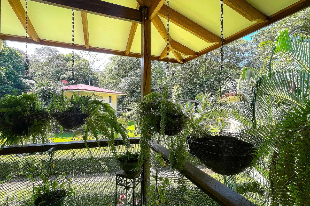 Wheelchair Friendly- 2 Bedroom house in a Quiet Community