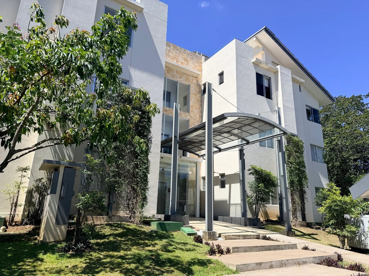 Single Story Terrace Condo, Santa Ana, San Jose