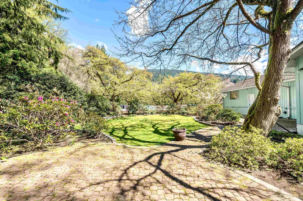 580 Granada Cres