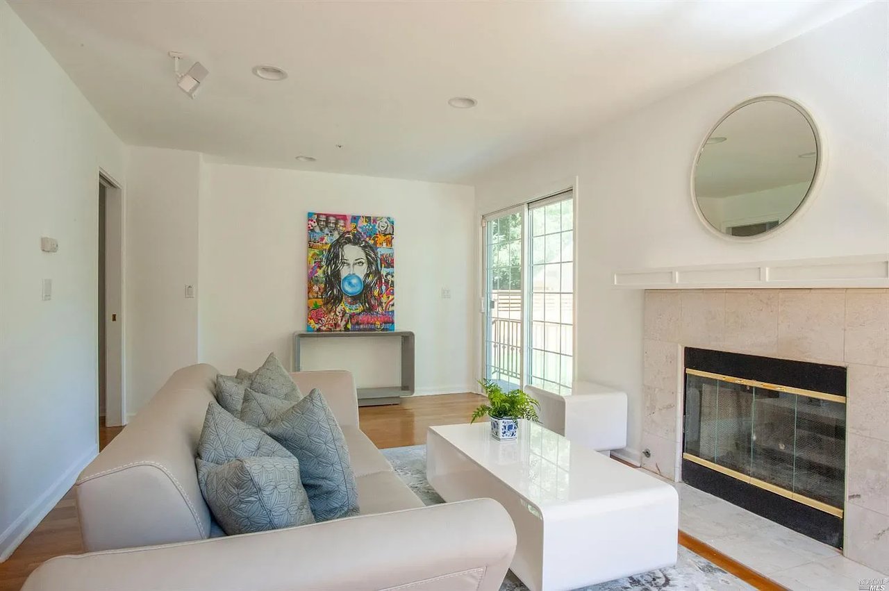 21 Baywood Ct