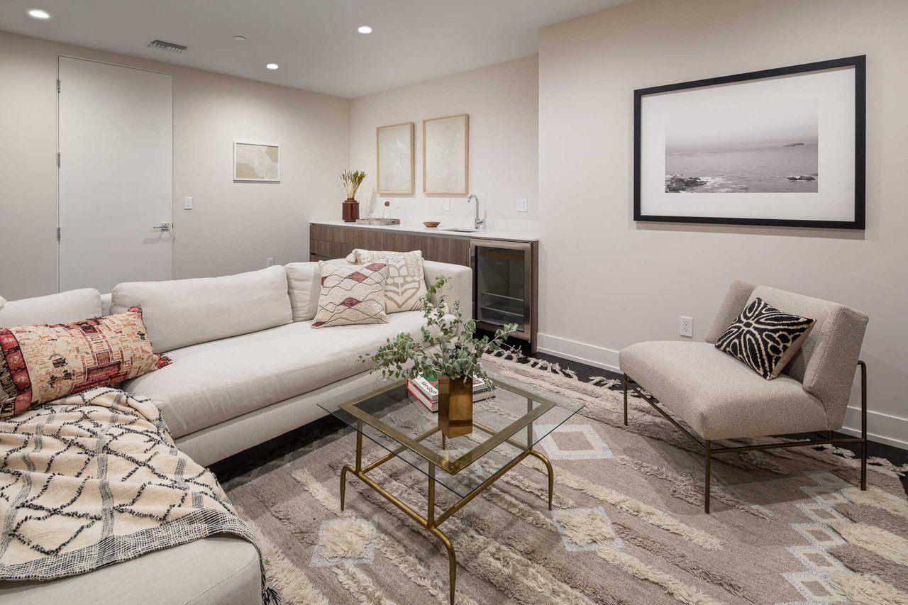 460 N Palm Dr. #405