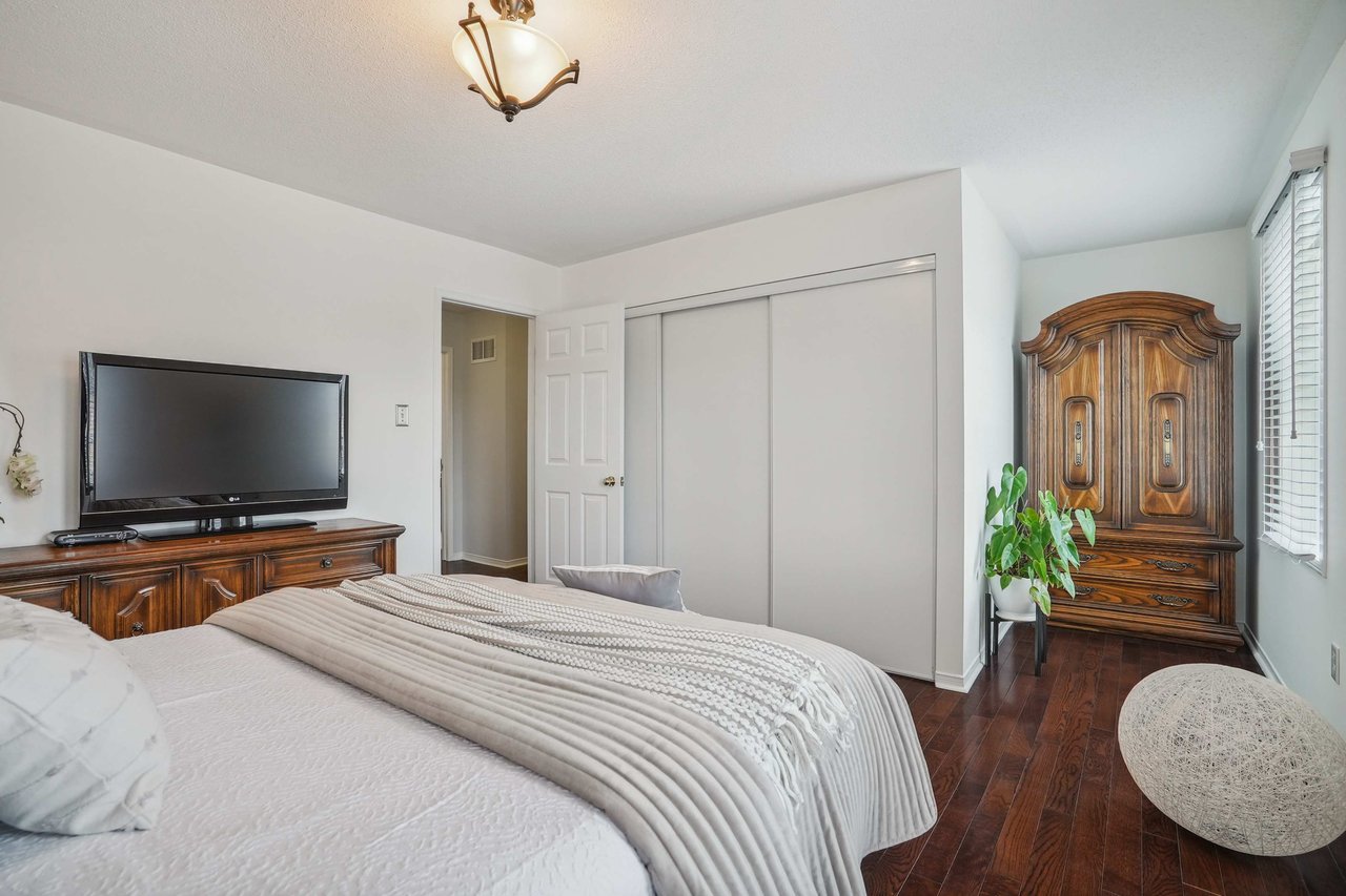 2-2360 Parkhaven Boulevard Unit: 2