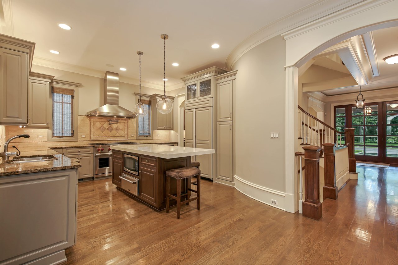 Four Levels of Luxurious Amenities Abound