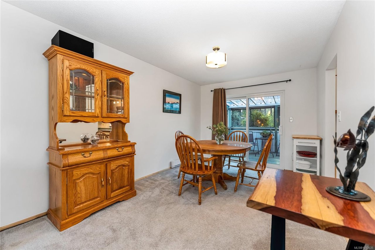 7678 Grieve Cres