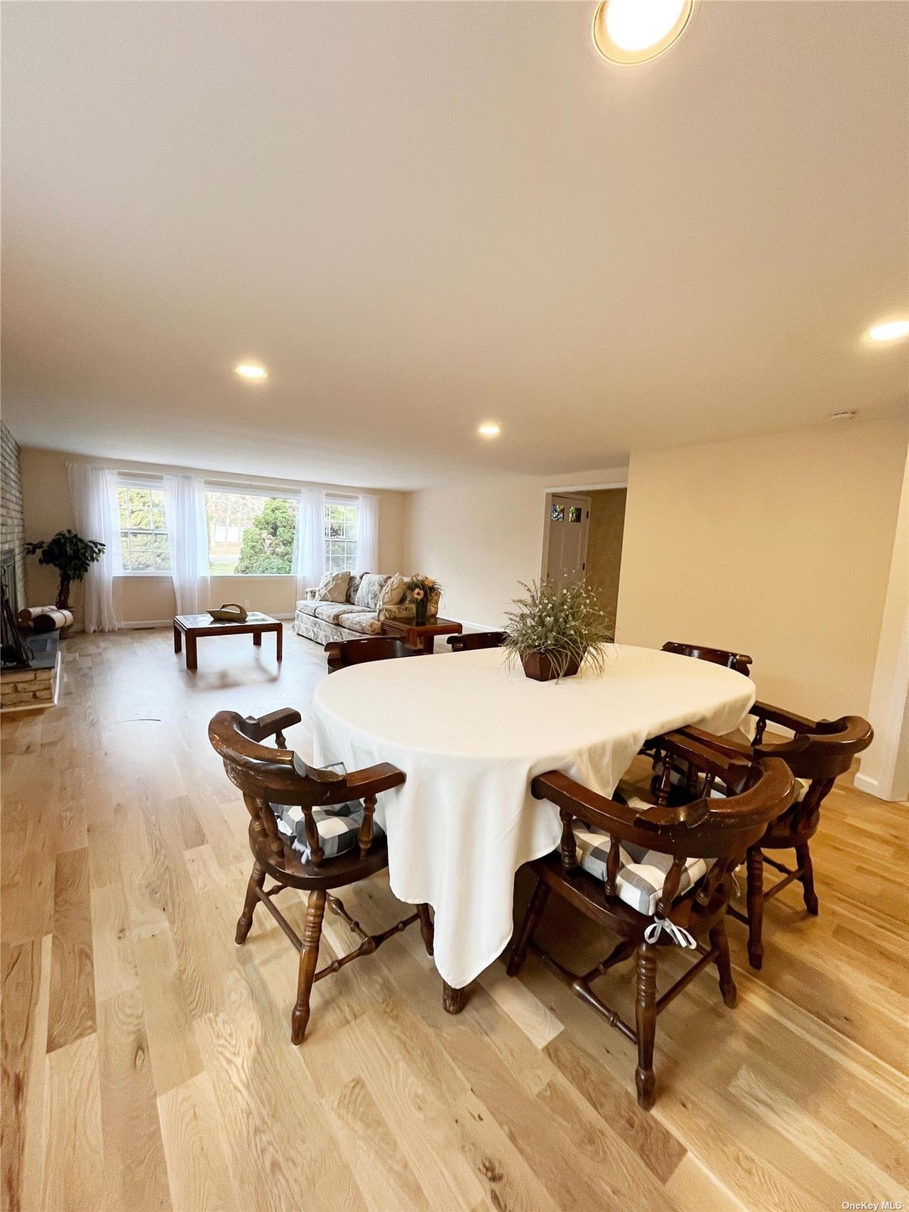 25 Squires Avenue