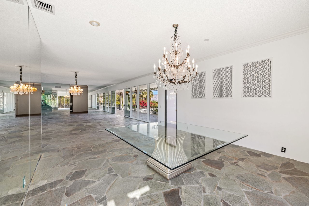 1090 W Cielo Dr
