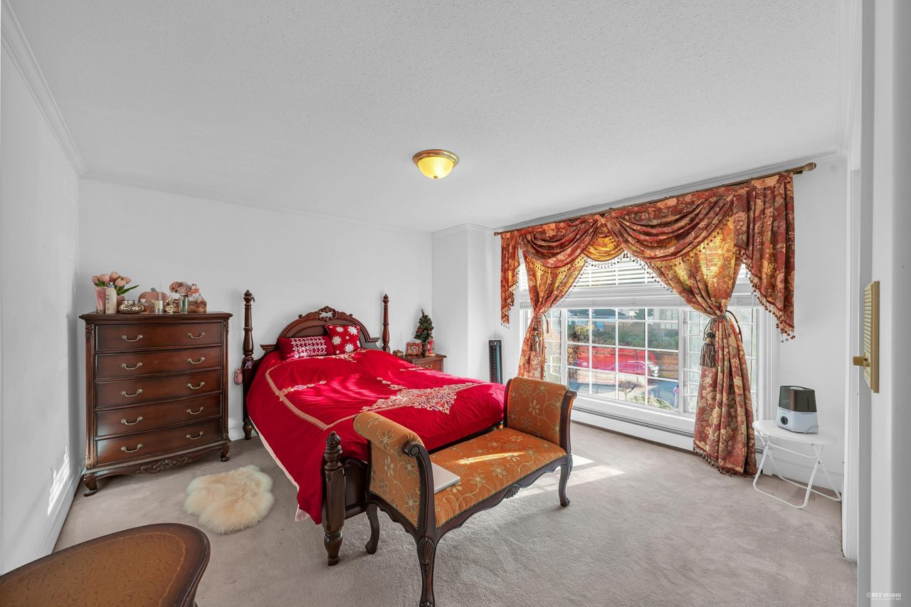 8075 Reigate Rd