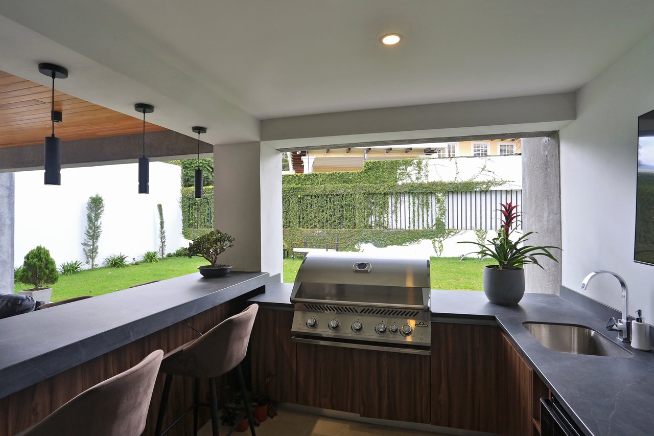 Remodeled Residence With Apartment, Escazu, San Jose