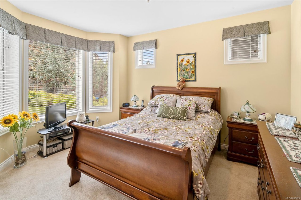 1260 Rockhampton Close