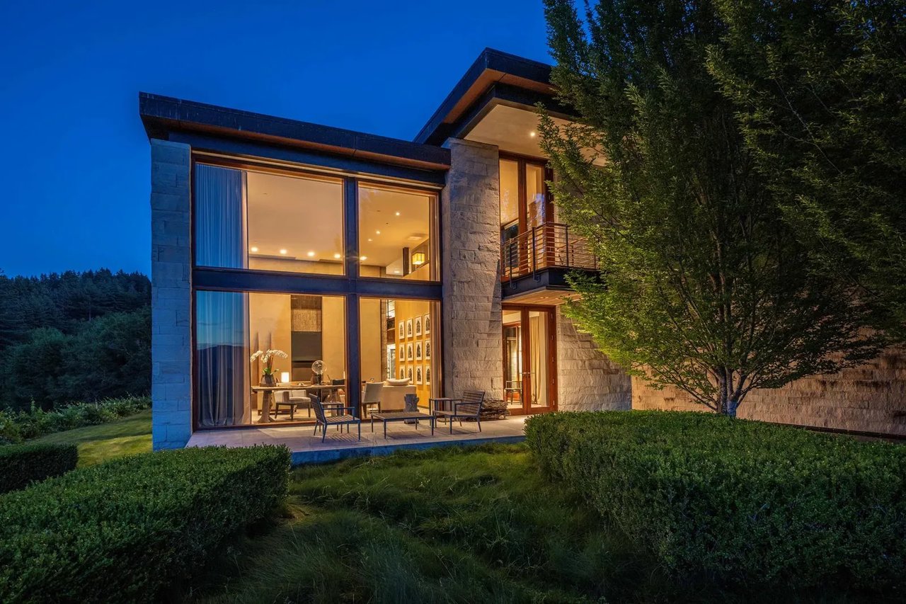 7596 Sonoma Mountain Rd