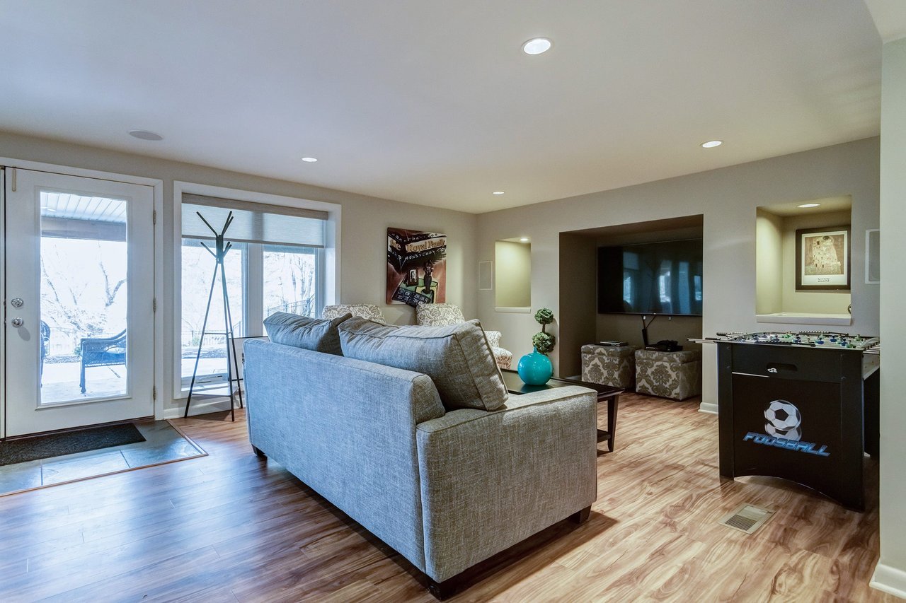 Sophisticated & Stylish in Charming Ladue