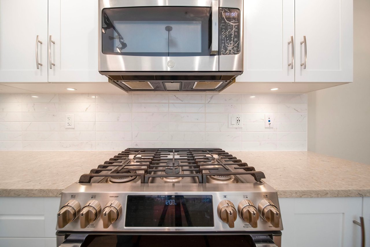410-11077 Ravine Rd