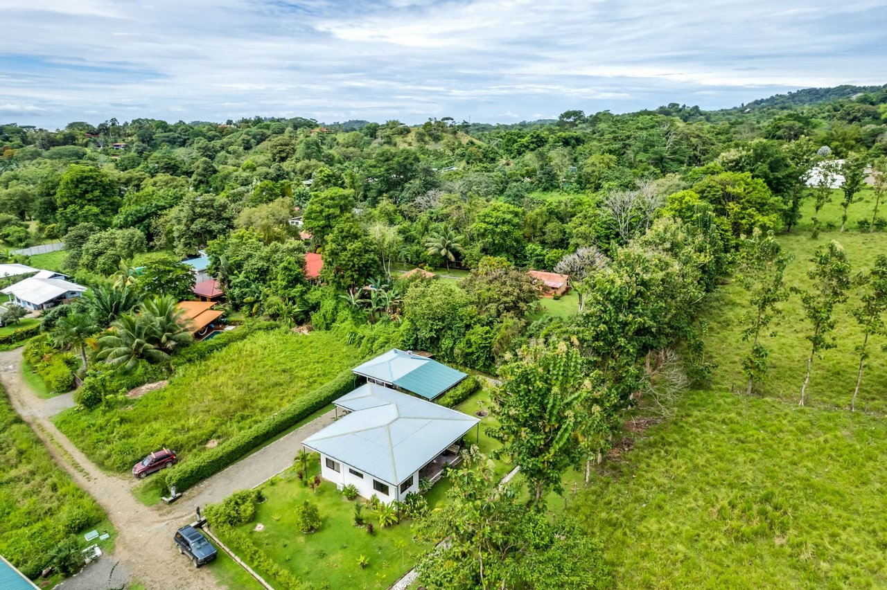 Bright & Peaceful 3-Bedroom Home With Separate Workshop/Office Space & Stunning Views Of The Lush Mountains In Easy-Access Location In Ojochal Costa Rica