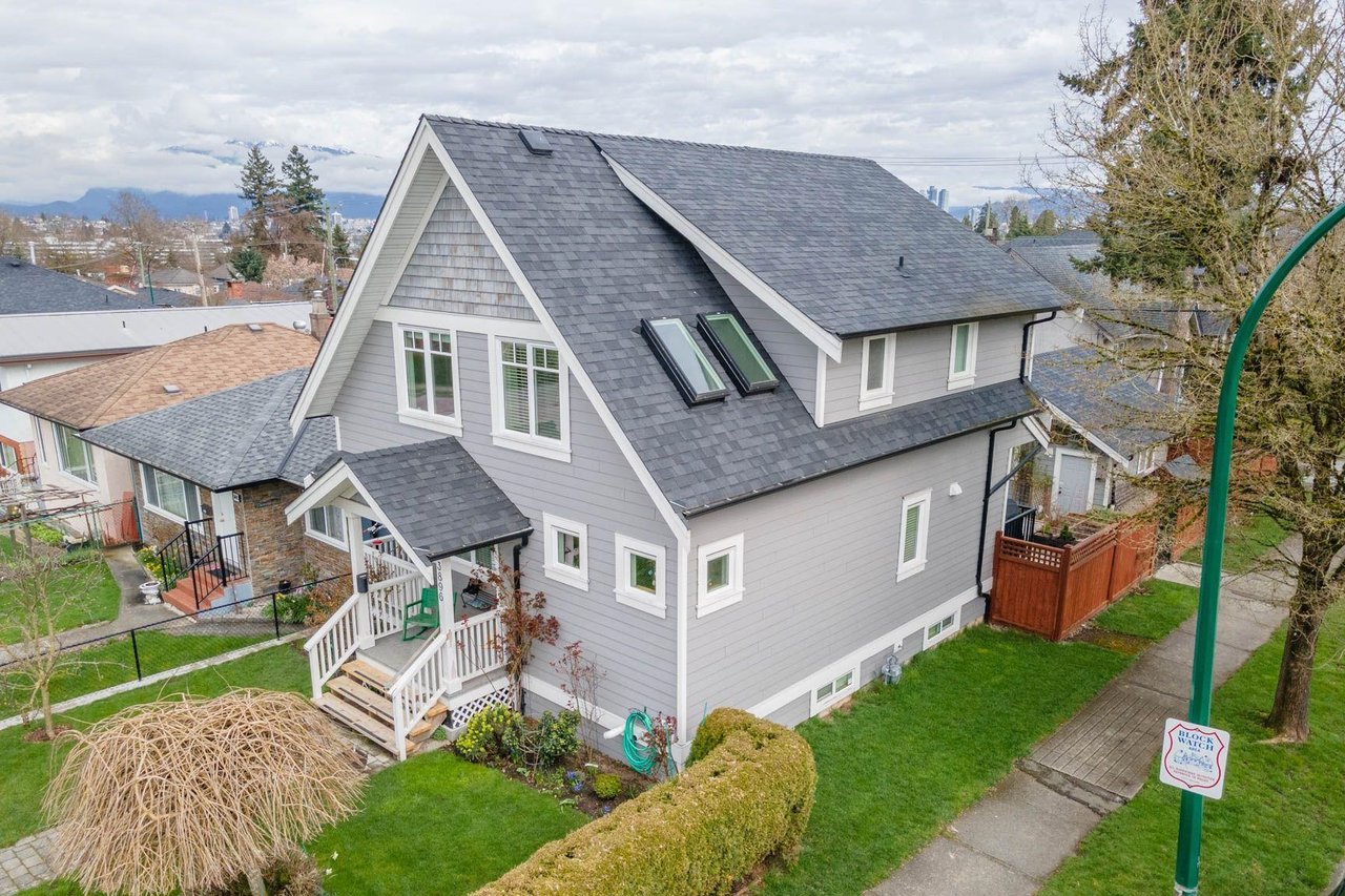 3896 Slocan St