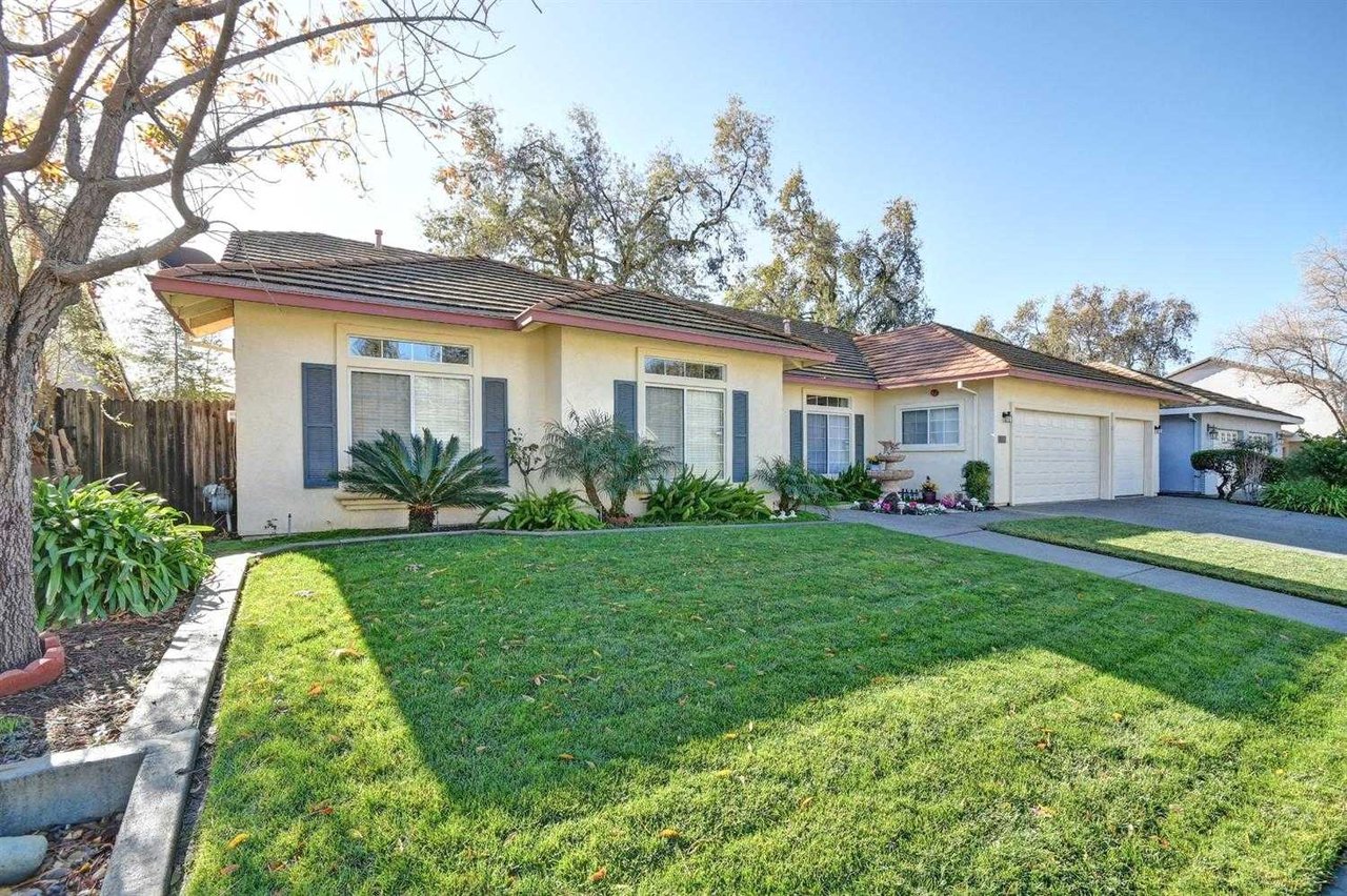 855 Ridgeview Dr