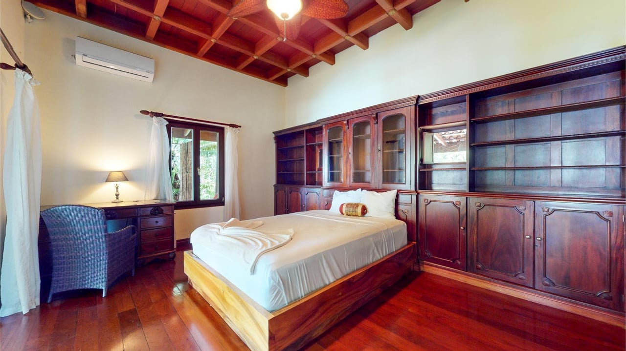 Colonial Oceanfront Estate, Dominical, Puntarenas