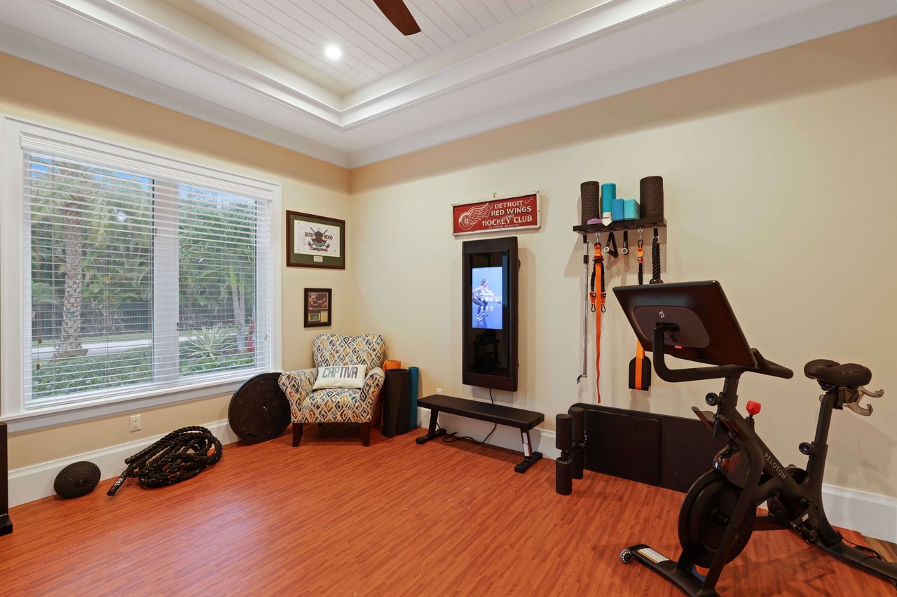 2333 NE 24th St, Lighthouse Point, FL